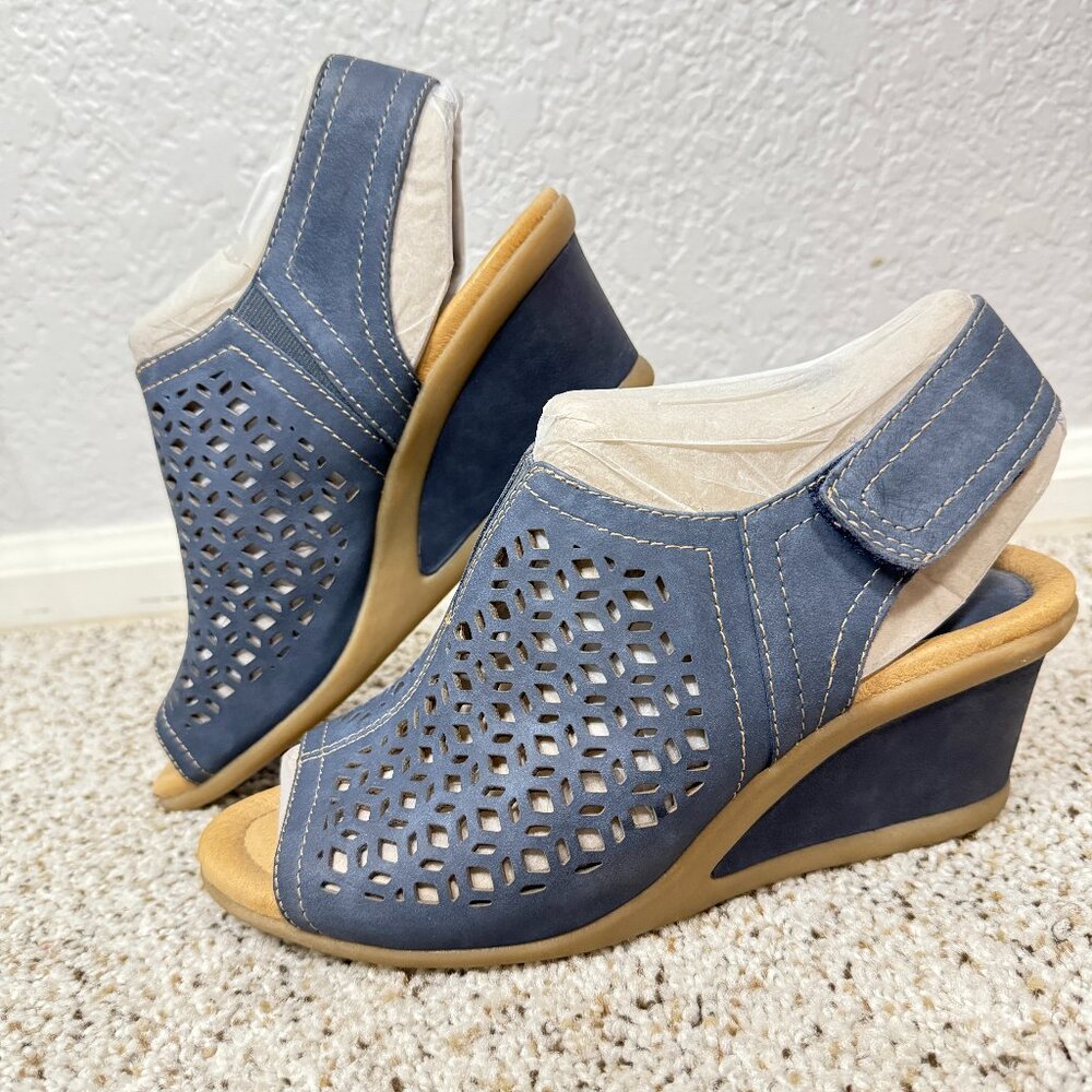 Earth Cascade Leather Wedge Sandals Indigo Blue Perforated Slingback 8W (8D)